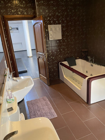 Incredible 6 Bedroom Villa For Sale - Nakhil - 400m2 - €950,000