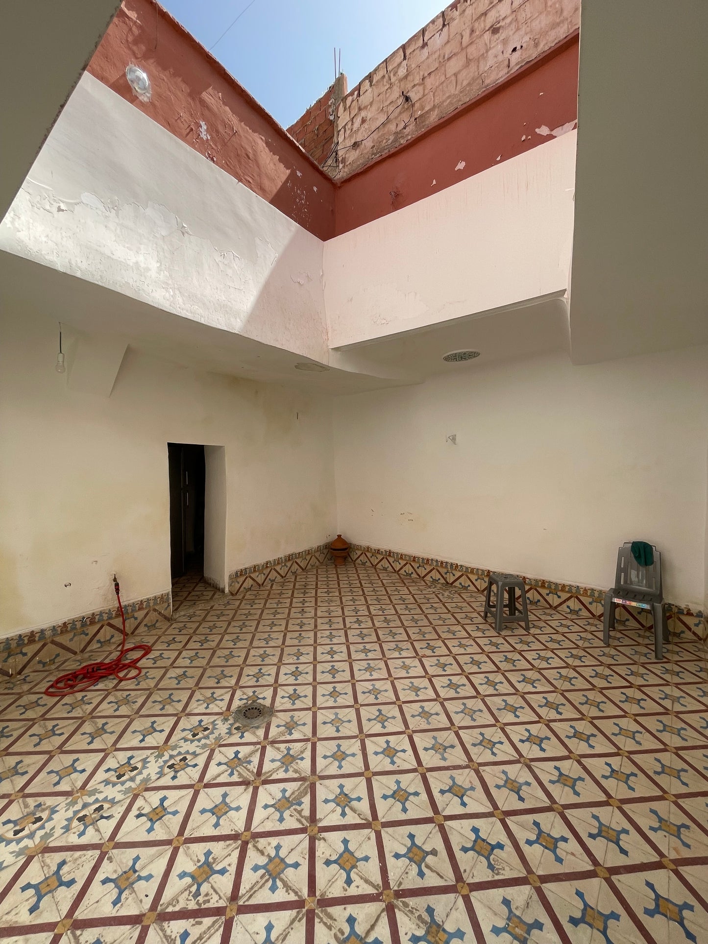 Stunning 91m2 Riad with Panoramic Views for Restoration - €130,000